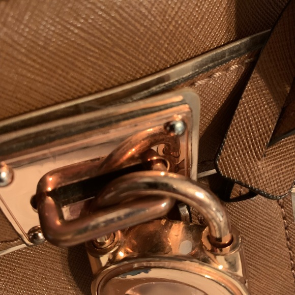 Michael Kors Hamilton Specchio, Rose Gold w/Matching Wristlet - Picture 11 of 12